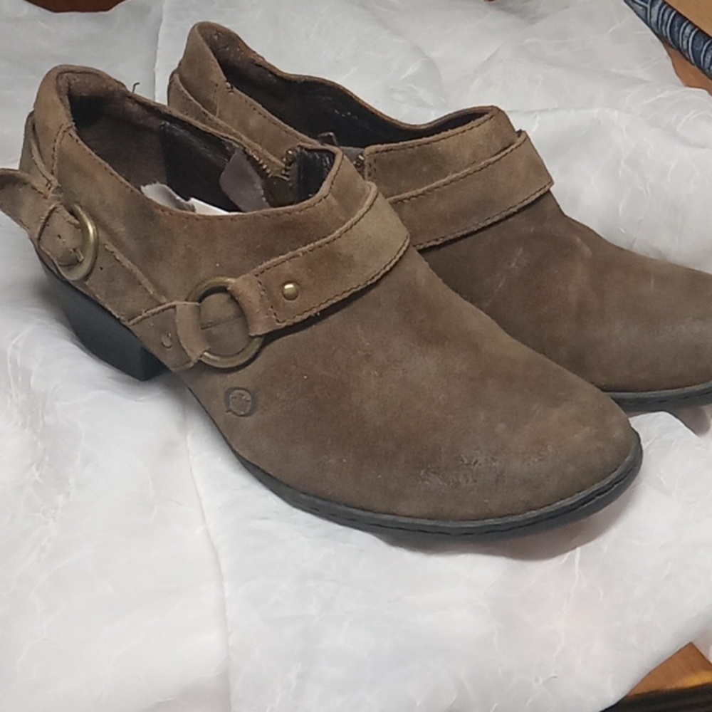 Born women's ankle booties size 10